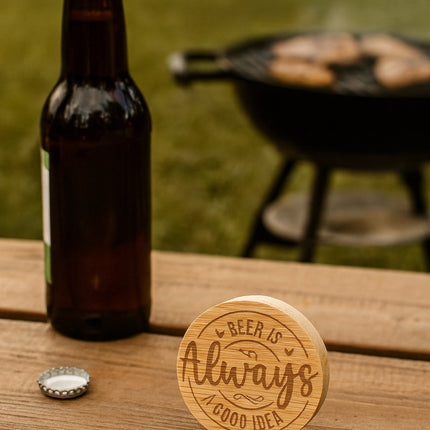 Runder Flaschenöffner aus Bambus – „Beer is Always a Good Idea“